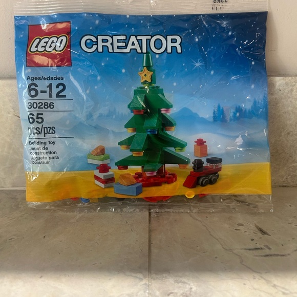 Lego Other - LEGO Creator Festive Tree Set - Green and Red